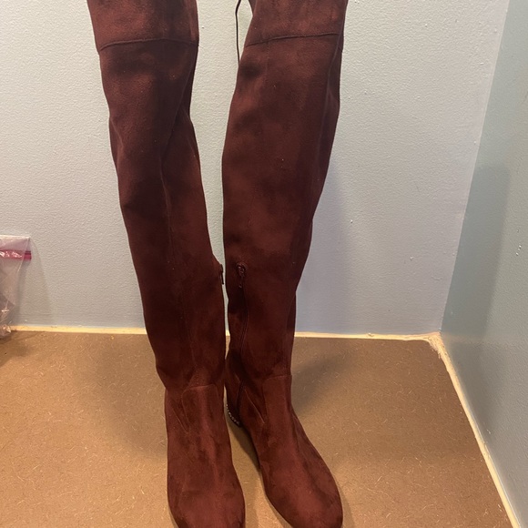 Newly worn, burgundy suede Michael Kors boots, Excellent condition - Picture 2 of 11
